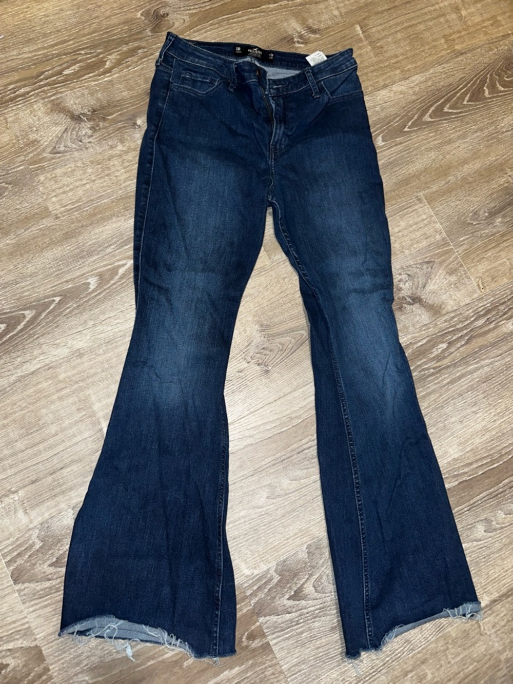 Hollister Bell bottom jeans Size 11r 30/31